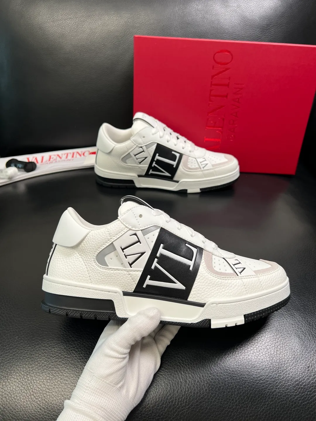 Men's shoes 💰660 VALENTINO High quality top craftsmanship Valentino, sports sneakers counter synchronization, uppers imported from Italy, high-quality splicing colorful complex crafts, imported cowhide lining soft and comfortable, soles: original soles specially provided by the original factory, T men's shoes 💰U exclusive movable molded soles super comfortable, original factory and single goods, welcome to compare, couple size 39-44 (customized 45)